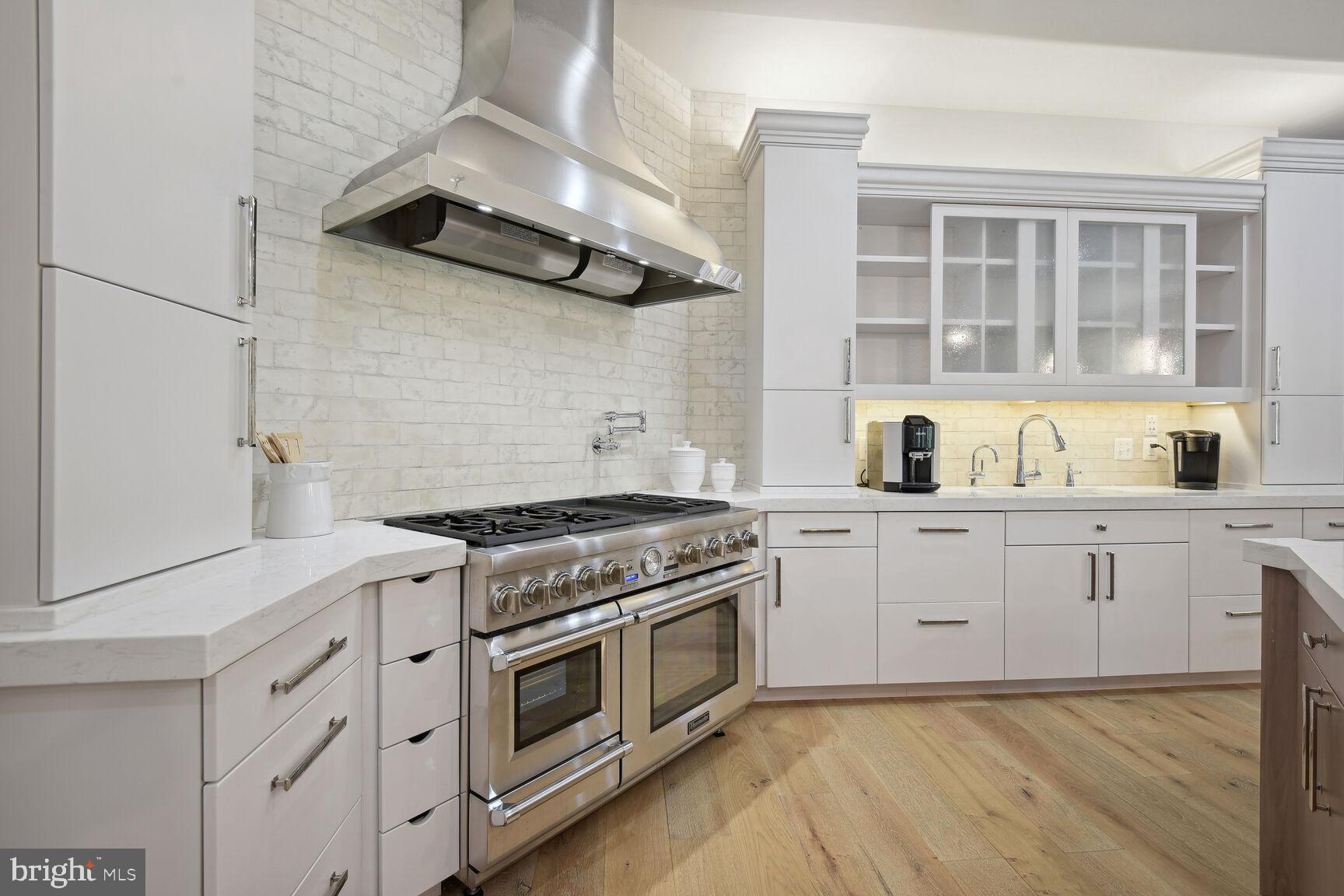 WOODSIDE ESTATES - Residential