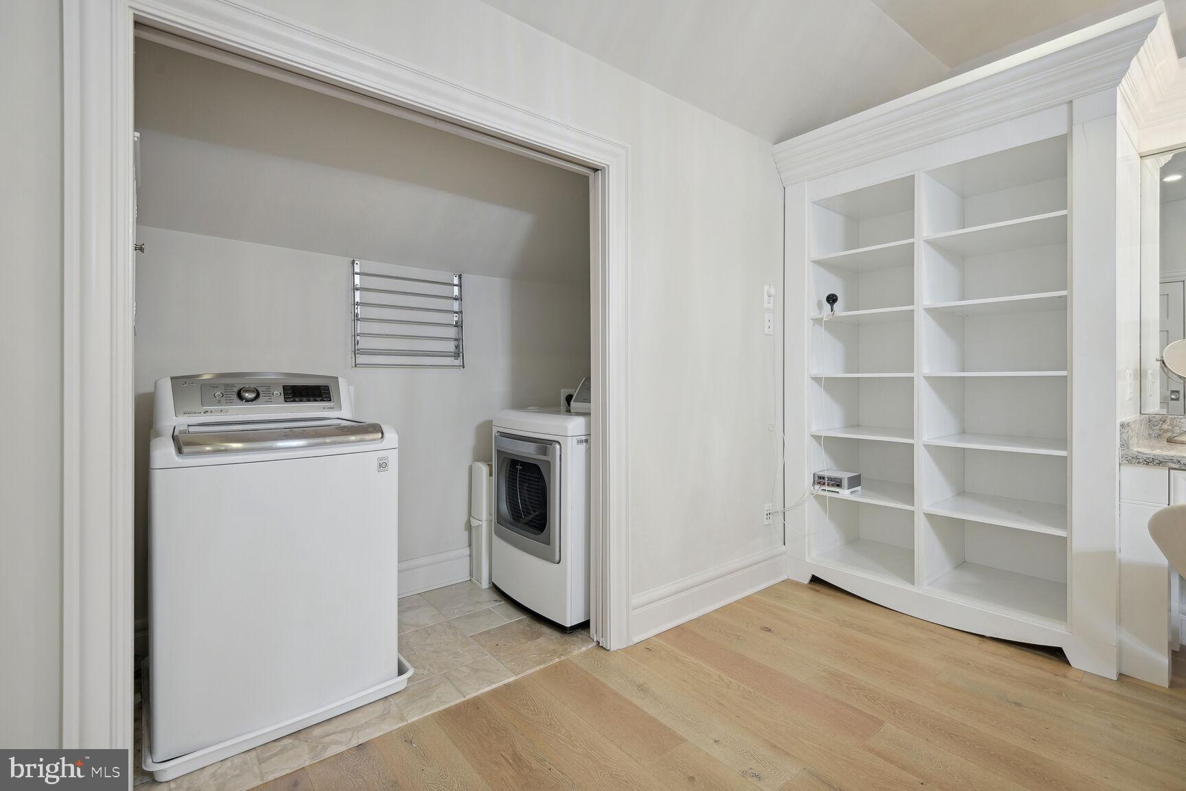 WOODSIDE ESTATES - Residential