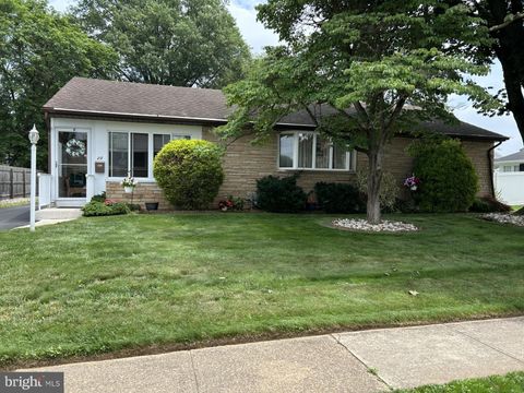 Homes For Sale - 20 Coral Drive<br/> HAMILTON, NJ 08619