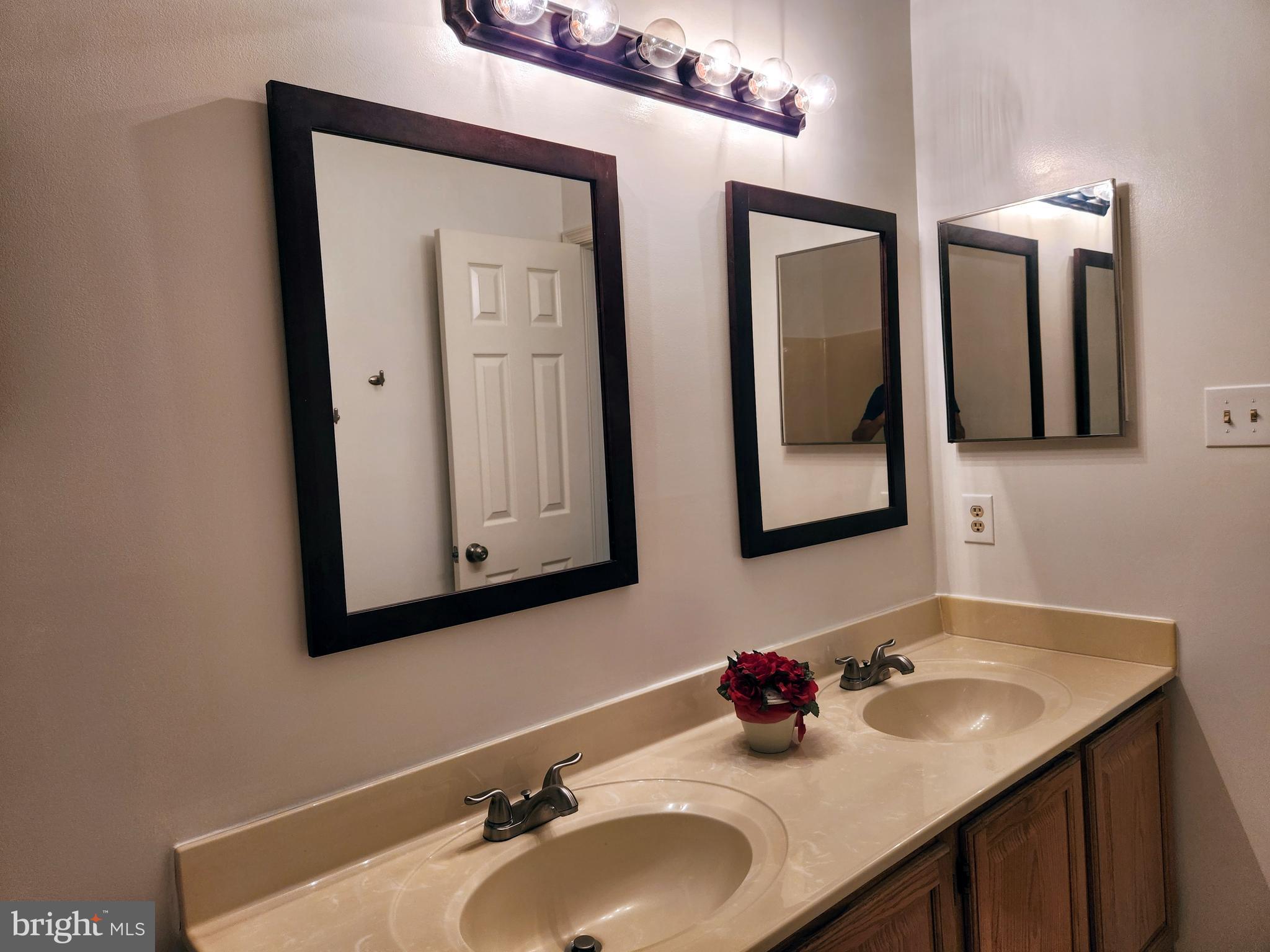 FLOWER HILL - Residential