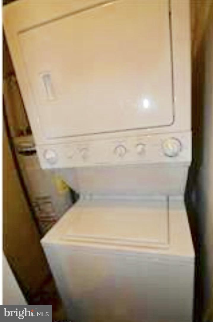 TERRACE TOWNE HOMES OF WOODLAWN - Residential Lease