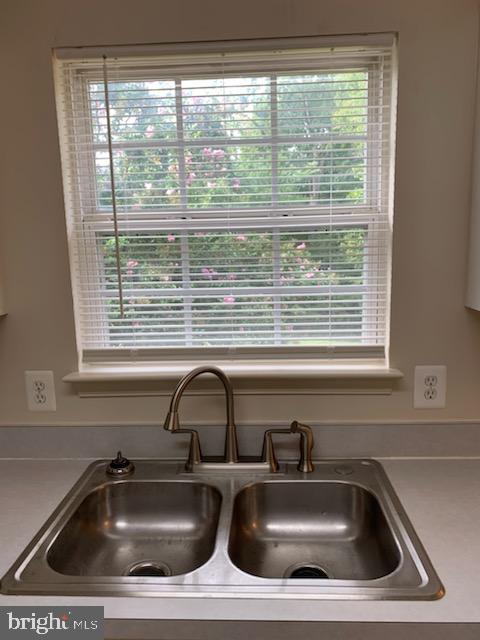 SPRING KNOLL - Residential Lease