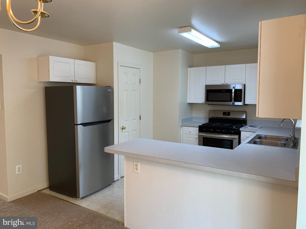 SPRING KNOLL - Residential Lease