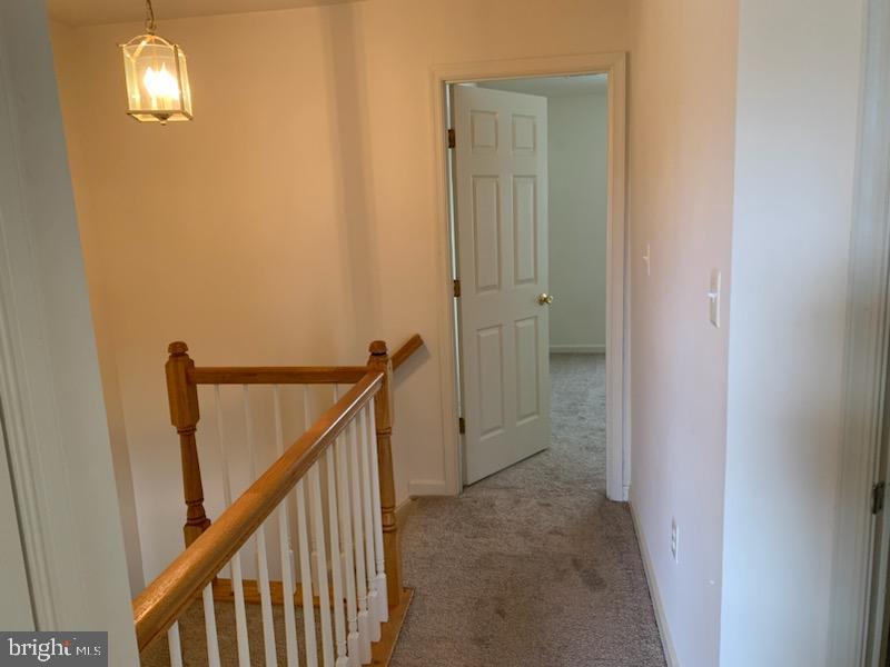 SPRING KNOLL - Residential Lease