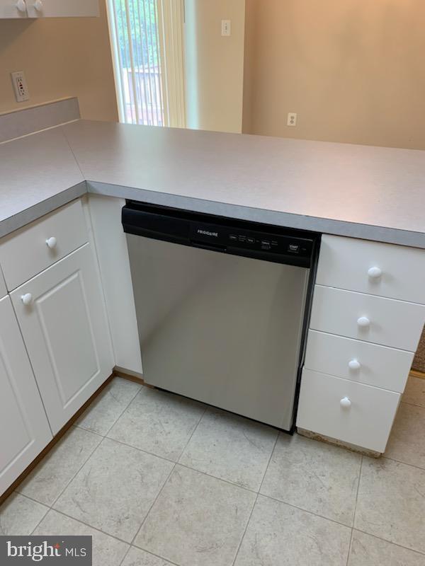 SPRING KNOLL - Residential Lease