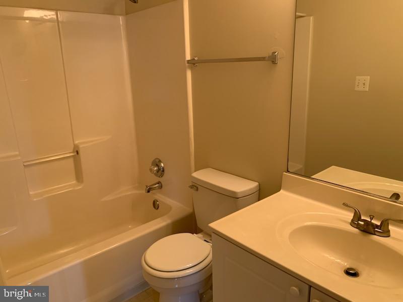 SPRING KNOLL - Residential Lease