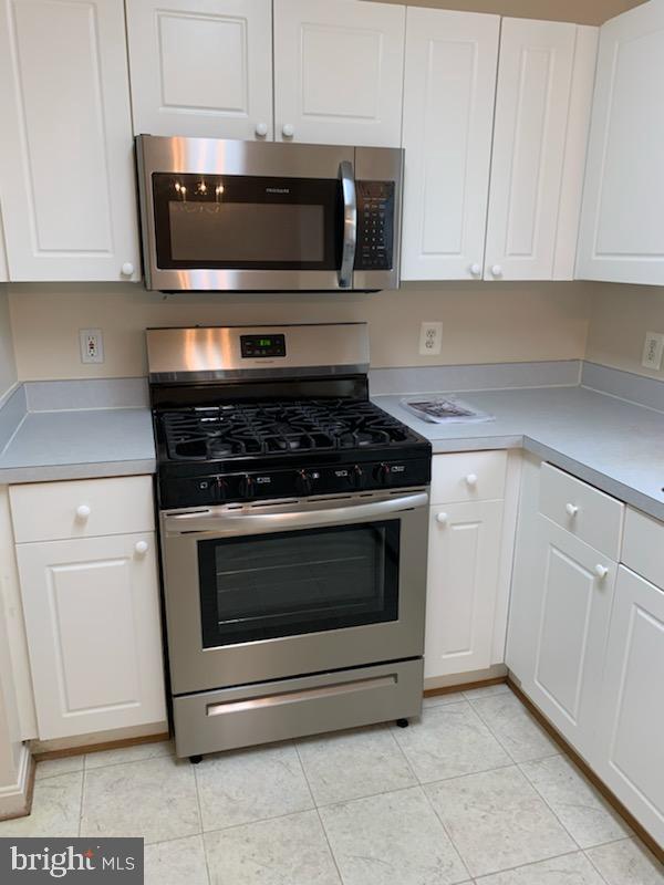 SPRING KNOLL - Residential Lease