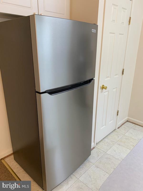 SPRING KNOLL - Residential Lease