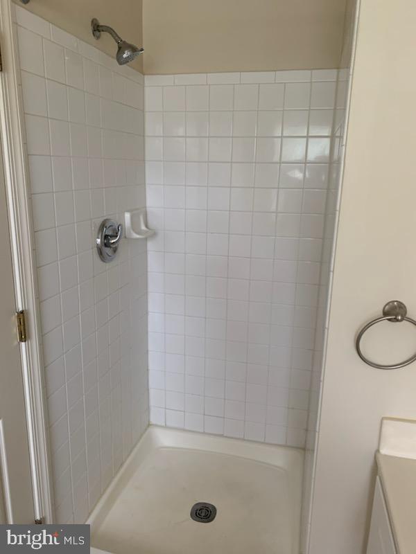 SPRING KNOLL - Residential Lease