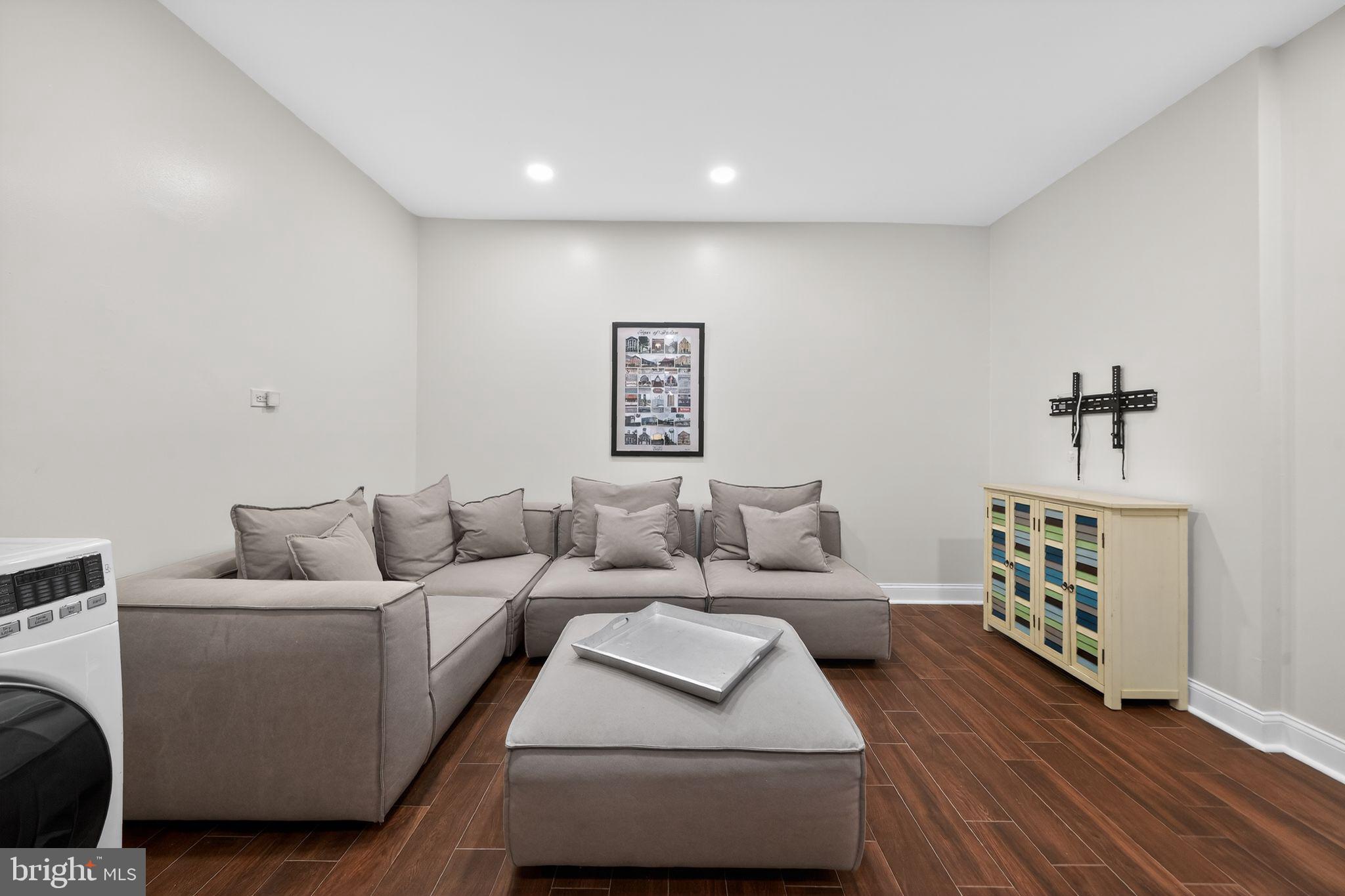FAIRMOUNT - Residential