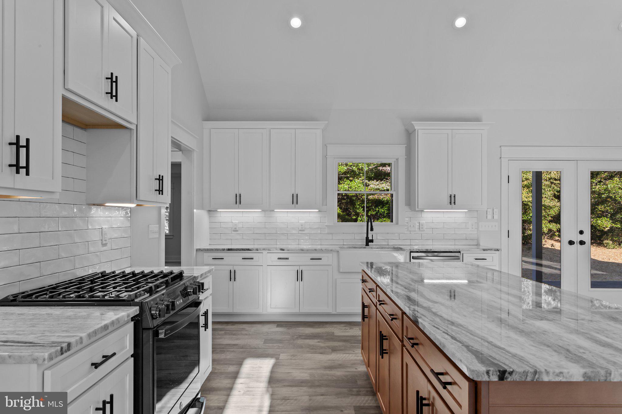 LIGHTHOUSE POINT - Residential