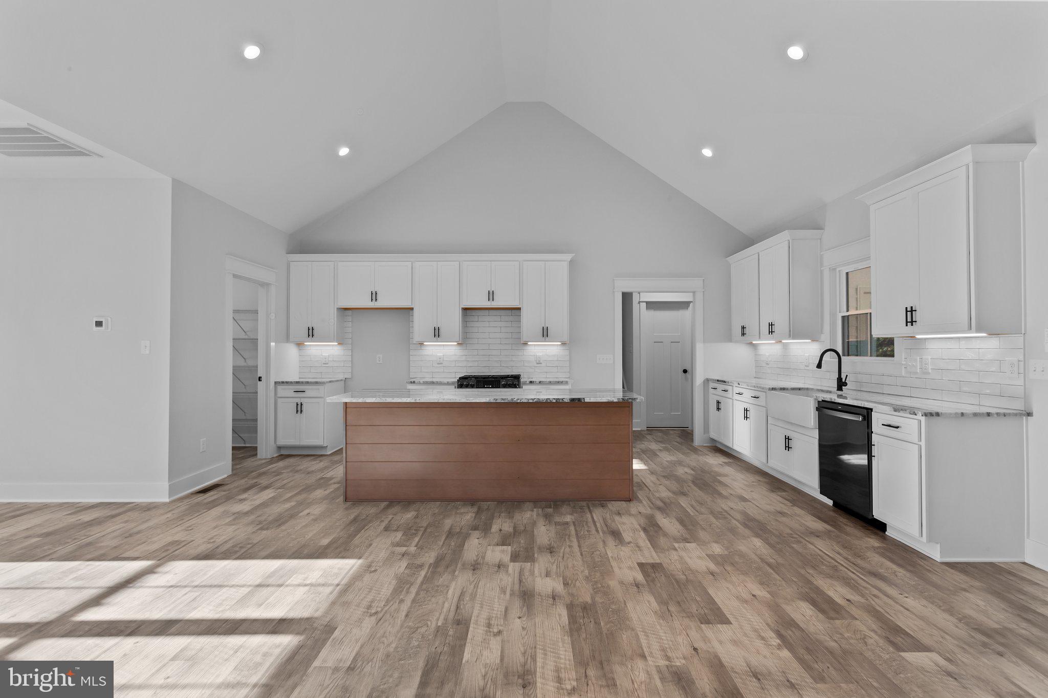 LIGHTHOUSE POINT - Residential