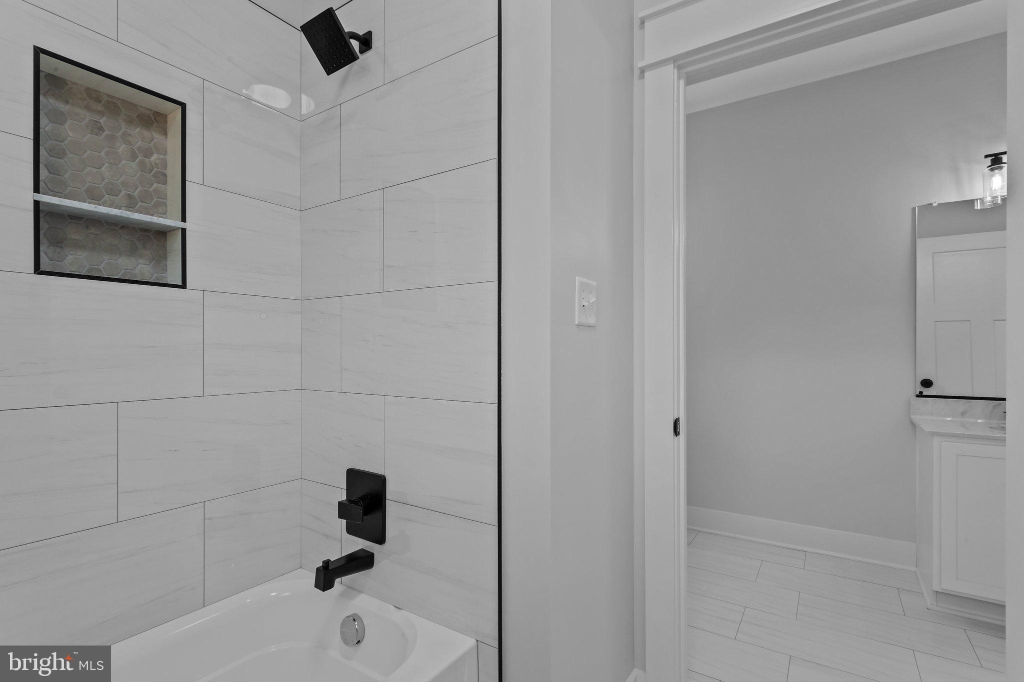 LIGHTHOUSE POINT - Residential