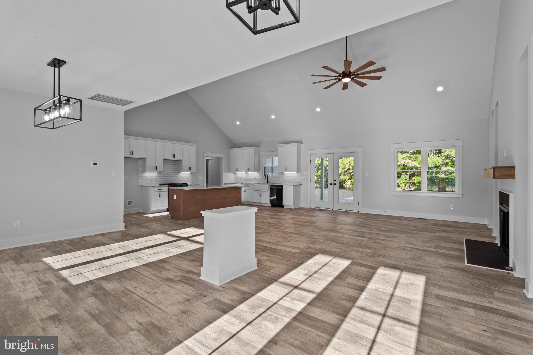 LIGHTHOUSE POINT - Residential