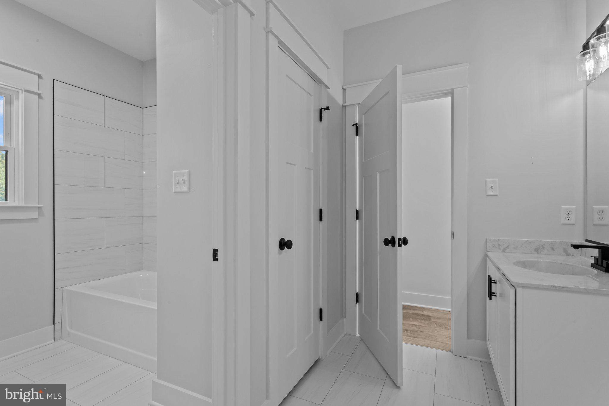 LIGHTHOUSE POINT - Residential