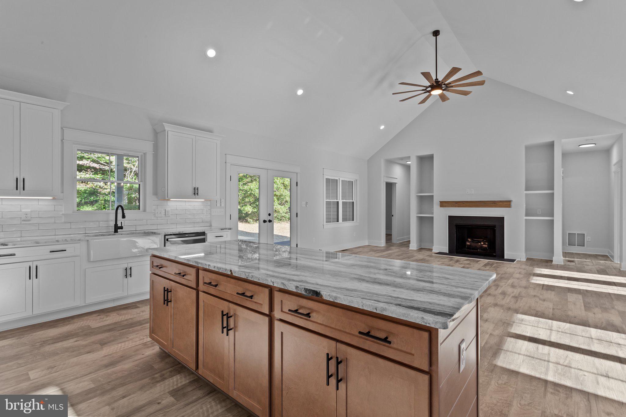 LIGHTHOUSE POINT - Residential