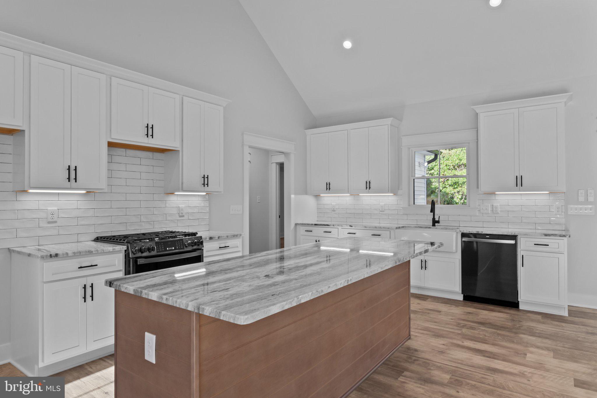 LIGHTHOUSE POINT - Residential