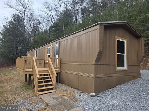 2732 CROSSROAD SCHOOL ROAD HEDGESVILLE WV 25427