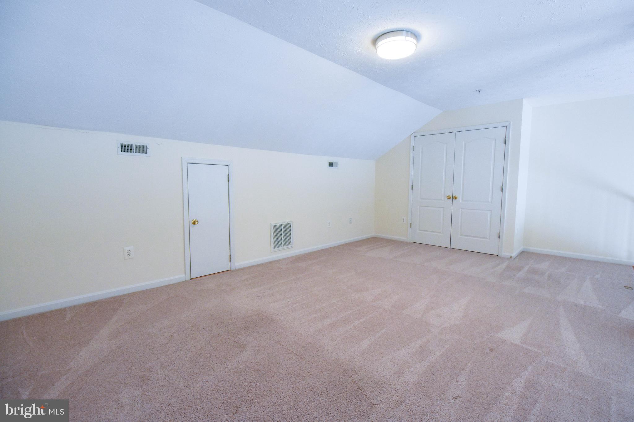 THE VILLAS - Residential Lease