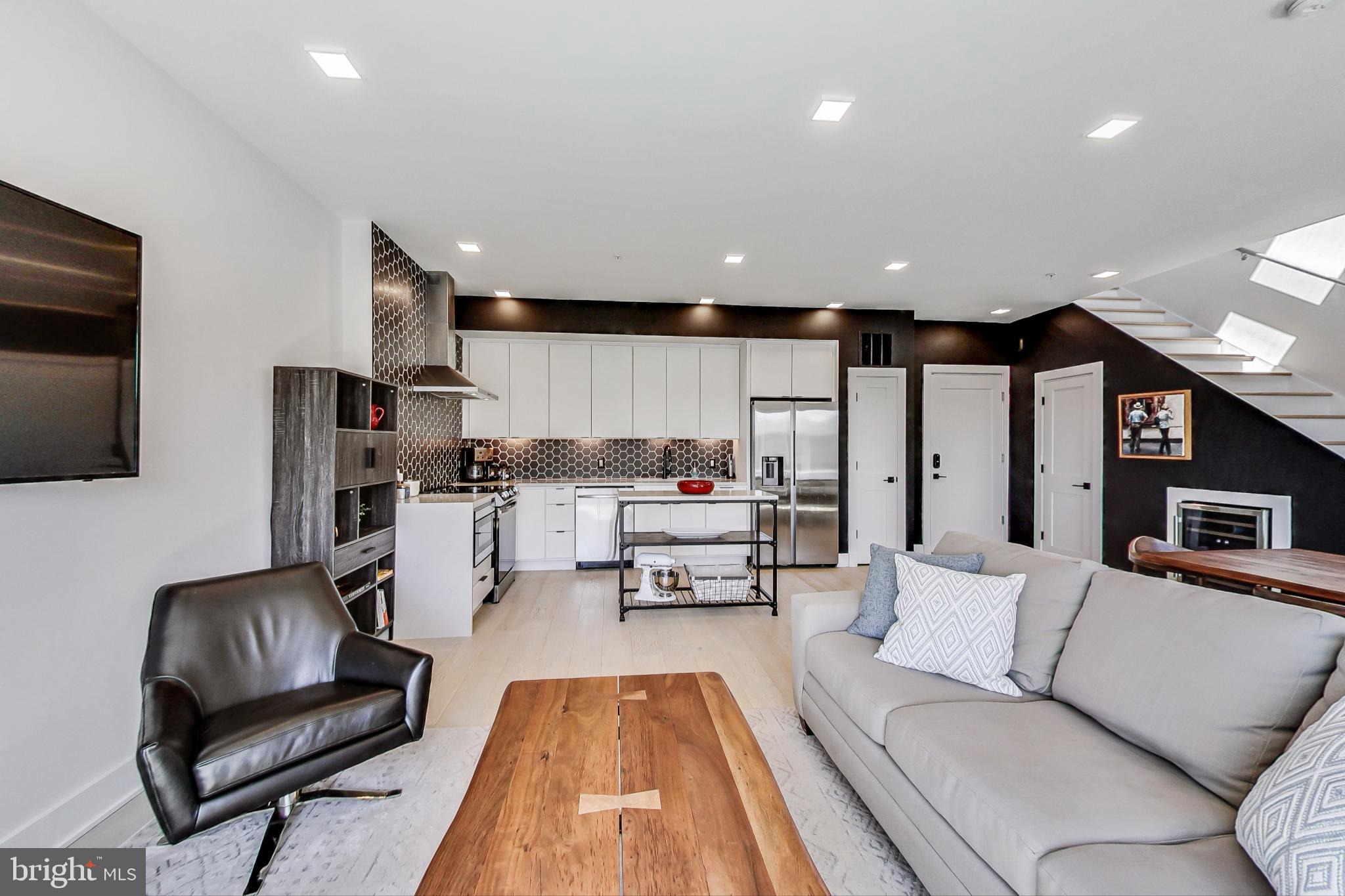 1532 N CAPITOL NW 402
