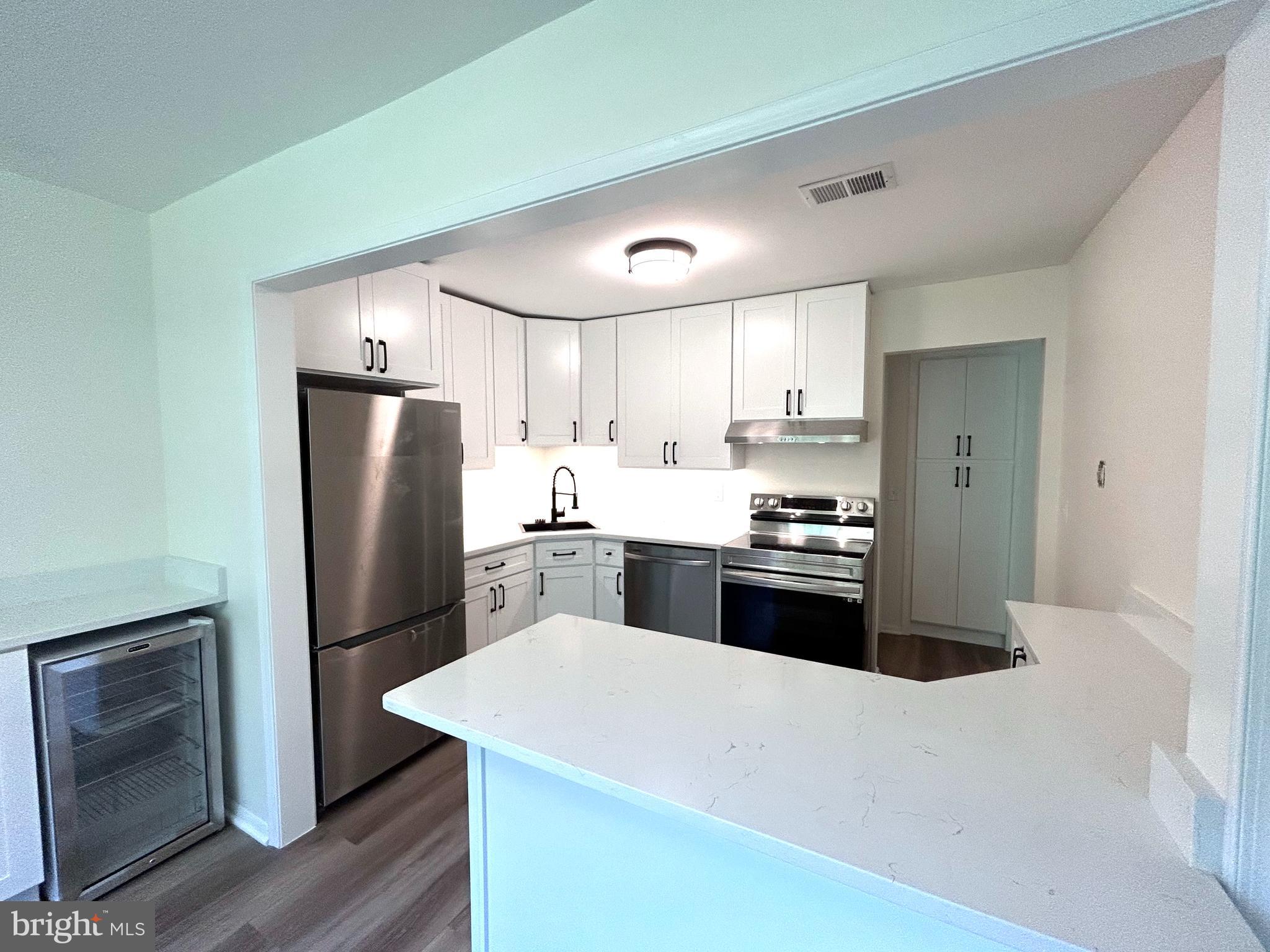 HICKORY HILLS CONDOMINIUMS - Residential Lease