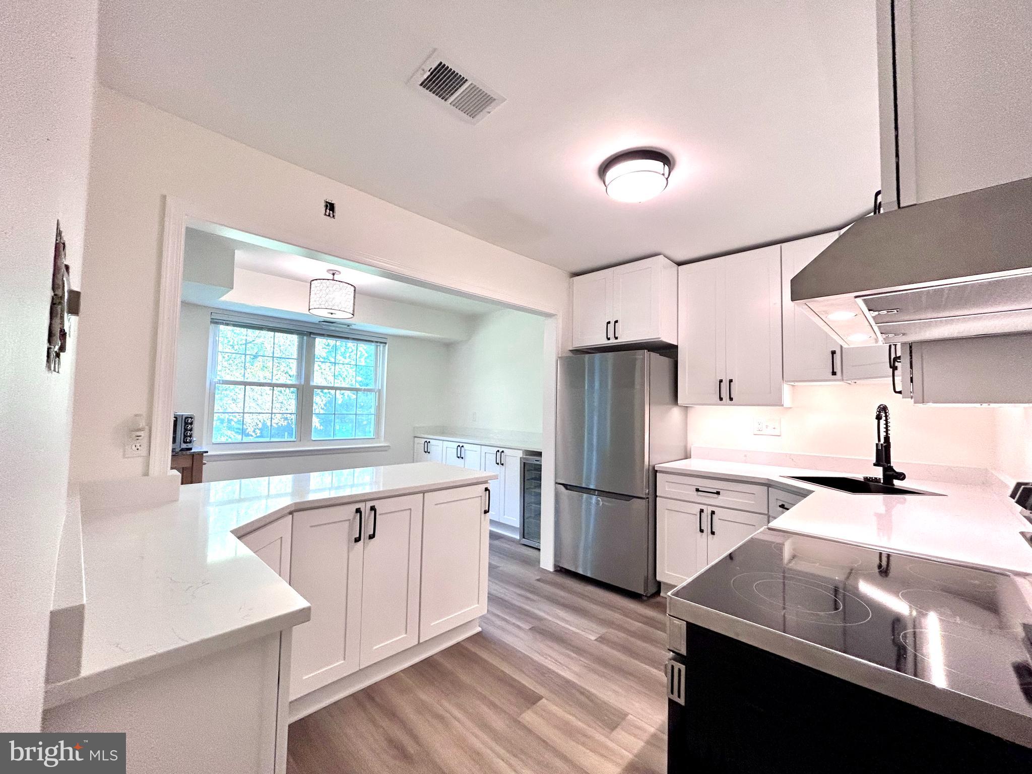 HICKORY HILLS CONDOMINIUMS - Residential Lease