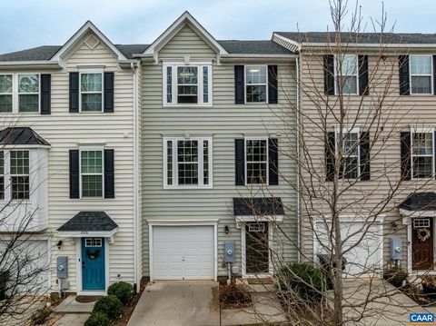 Townhouse For Sale - 2124 Elm Tree Ct Ct<br/> Albemarle County, CHARLOTTESVILLE, VA 22911