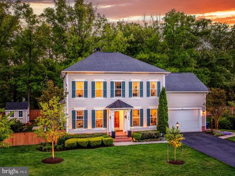 Photo of 105 Heglar Oaks Court, HERNDON, VA 20170 (MLS # VAFX2305542)