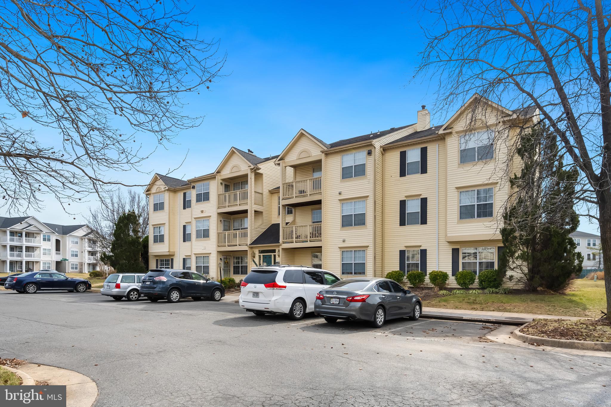 STRATFORD CONDO BULL RUN - Residential