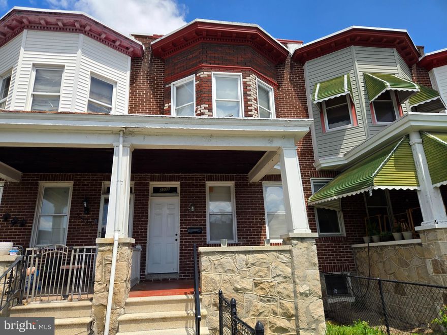 Spacious three bedroom and two full bath brick townhome  features a huge covered front porch and a rear one car garage. The home features an updated kitchen and bathrooms and is in good condition. Stunning woodfloors throughout.
