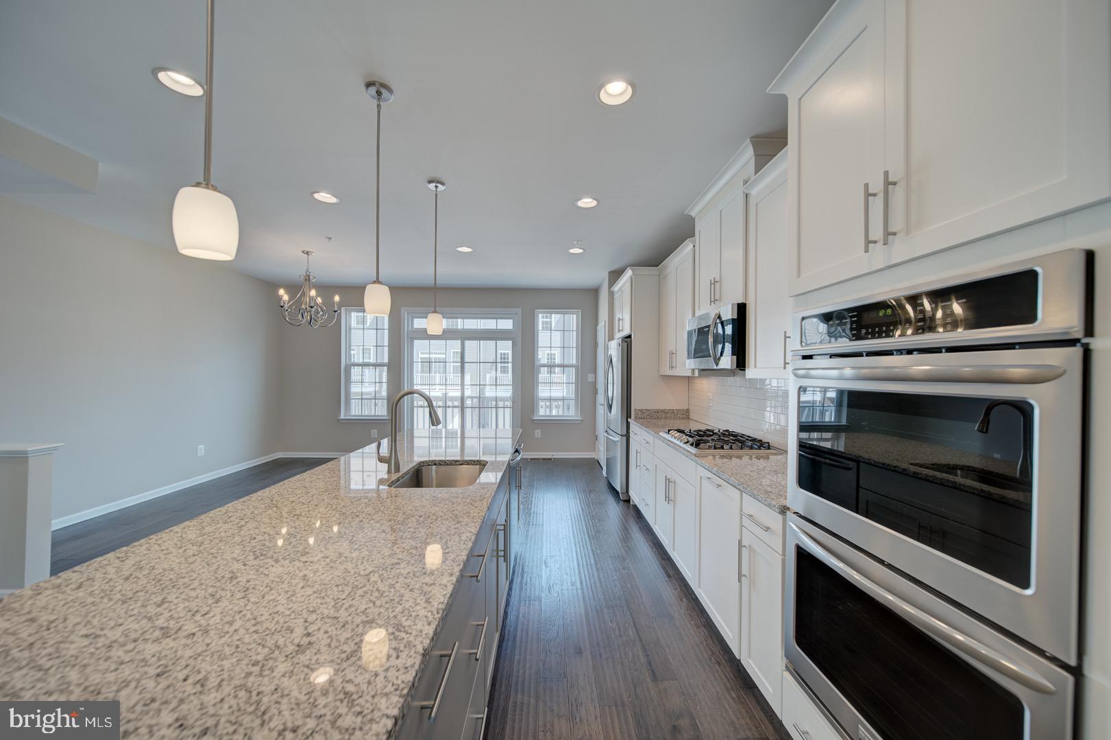 METRO POINTE - Residential