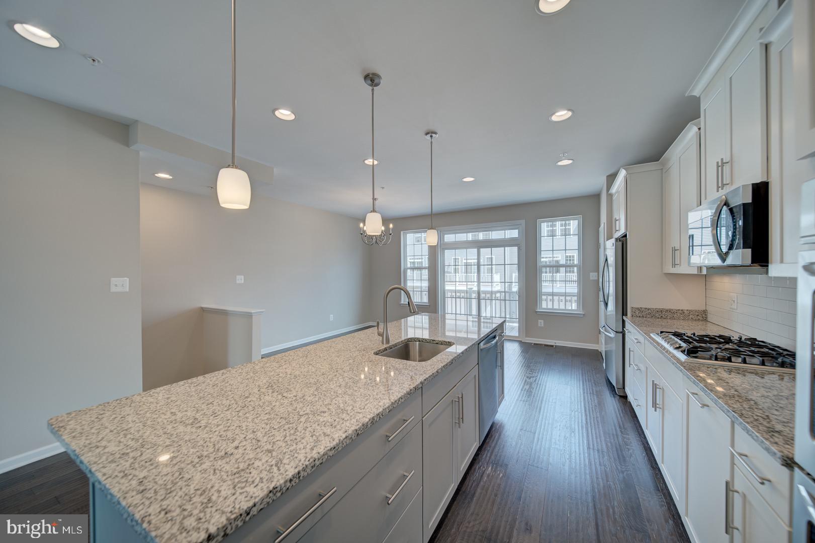 METRO POINTE - Residential