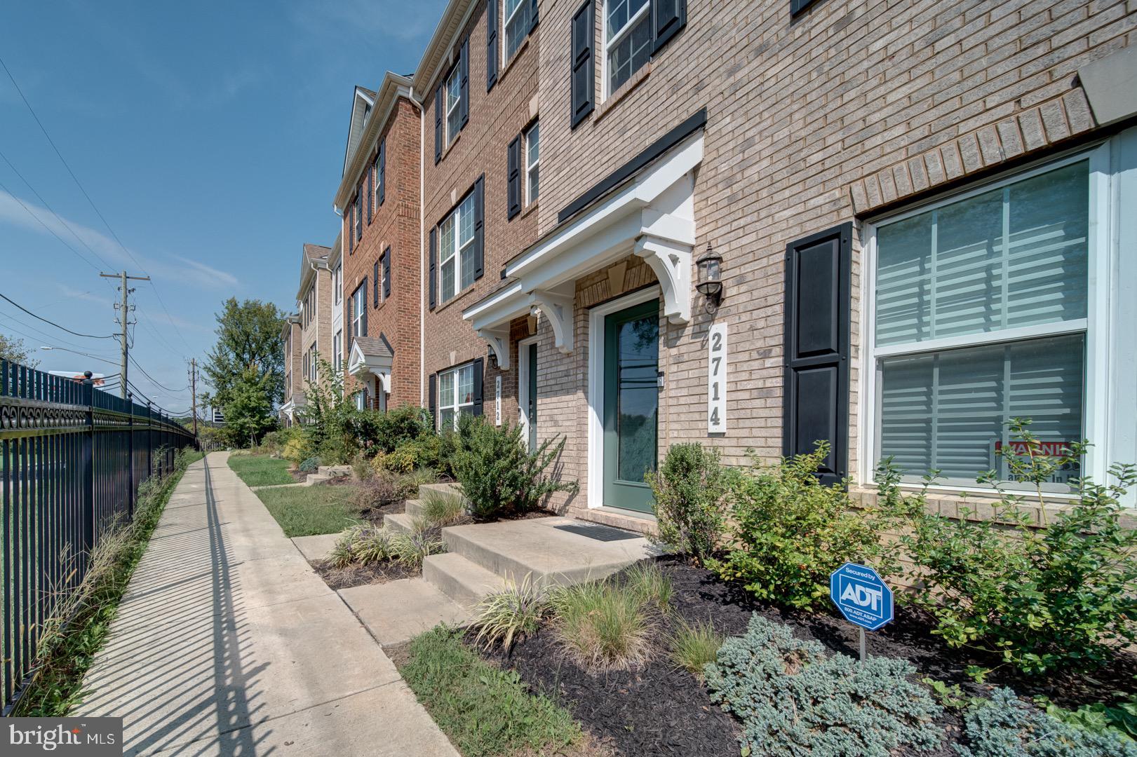 METRO POINTE - Residential