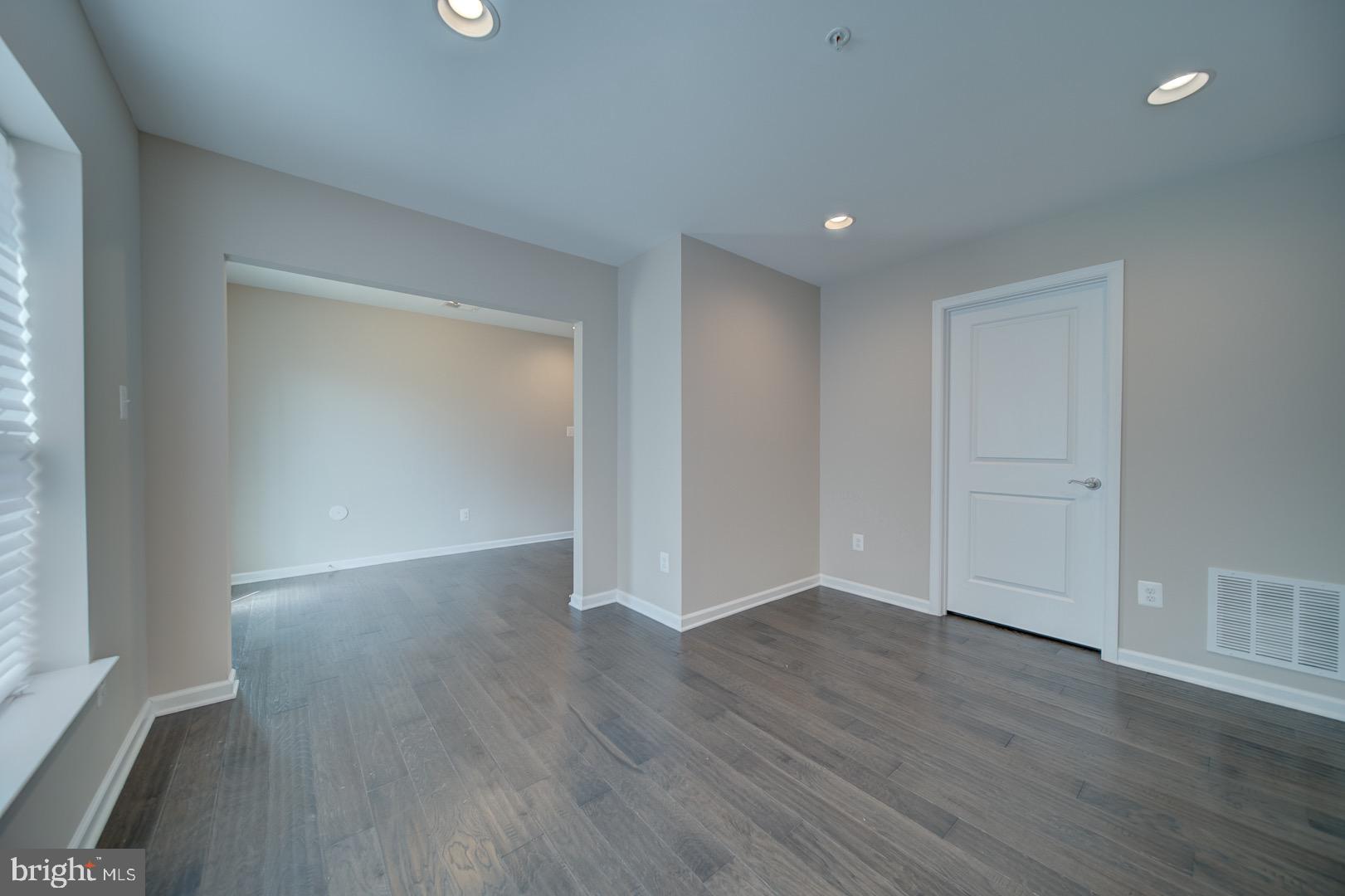 METRO POINTE - Residential