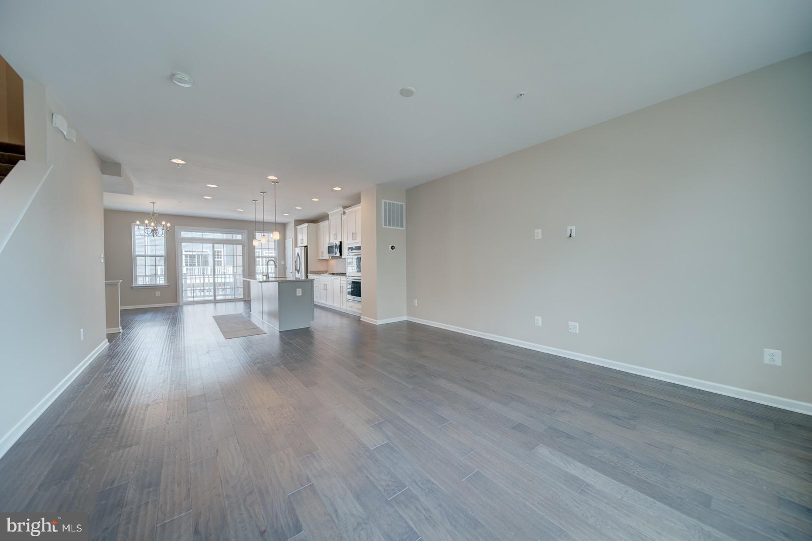 METRO POINTE - Residential