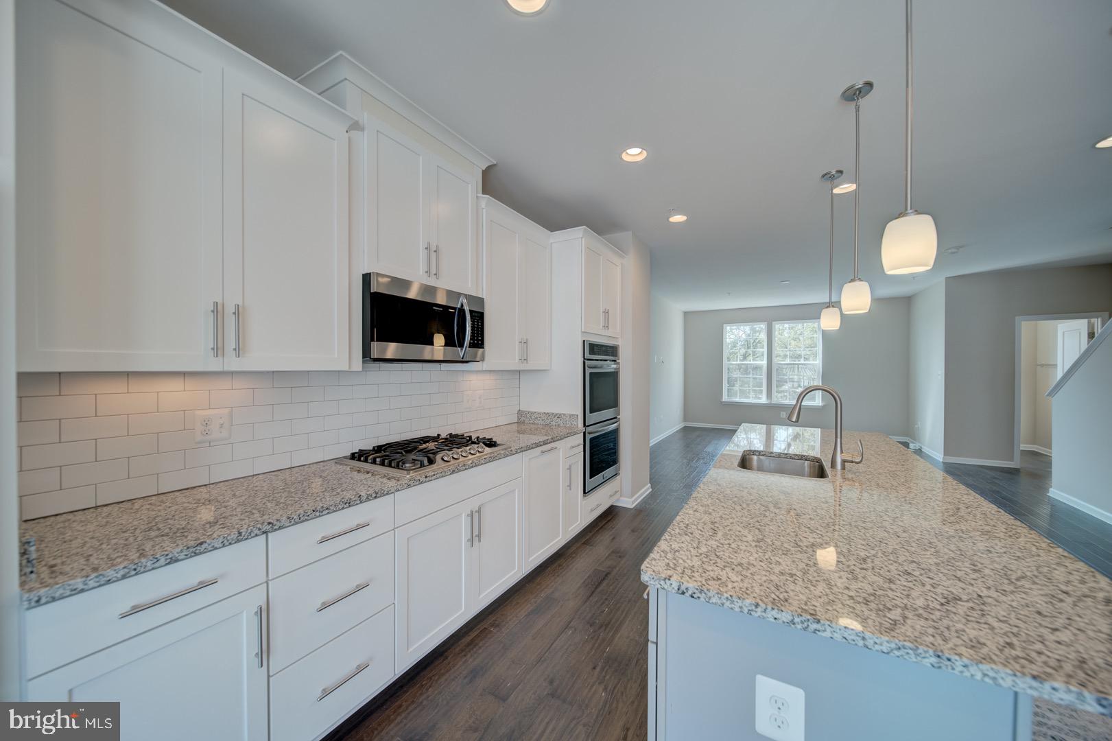 METRO POINTE - Residential