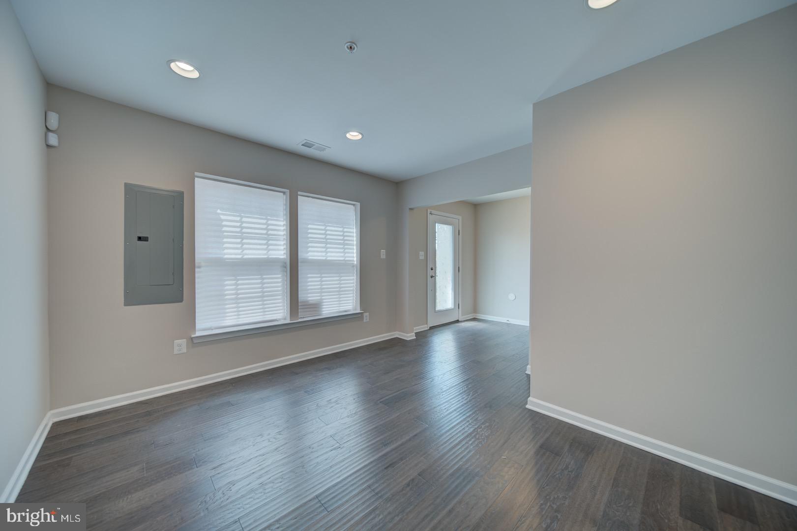 METRO POINTE - Residential