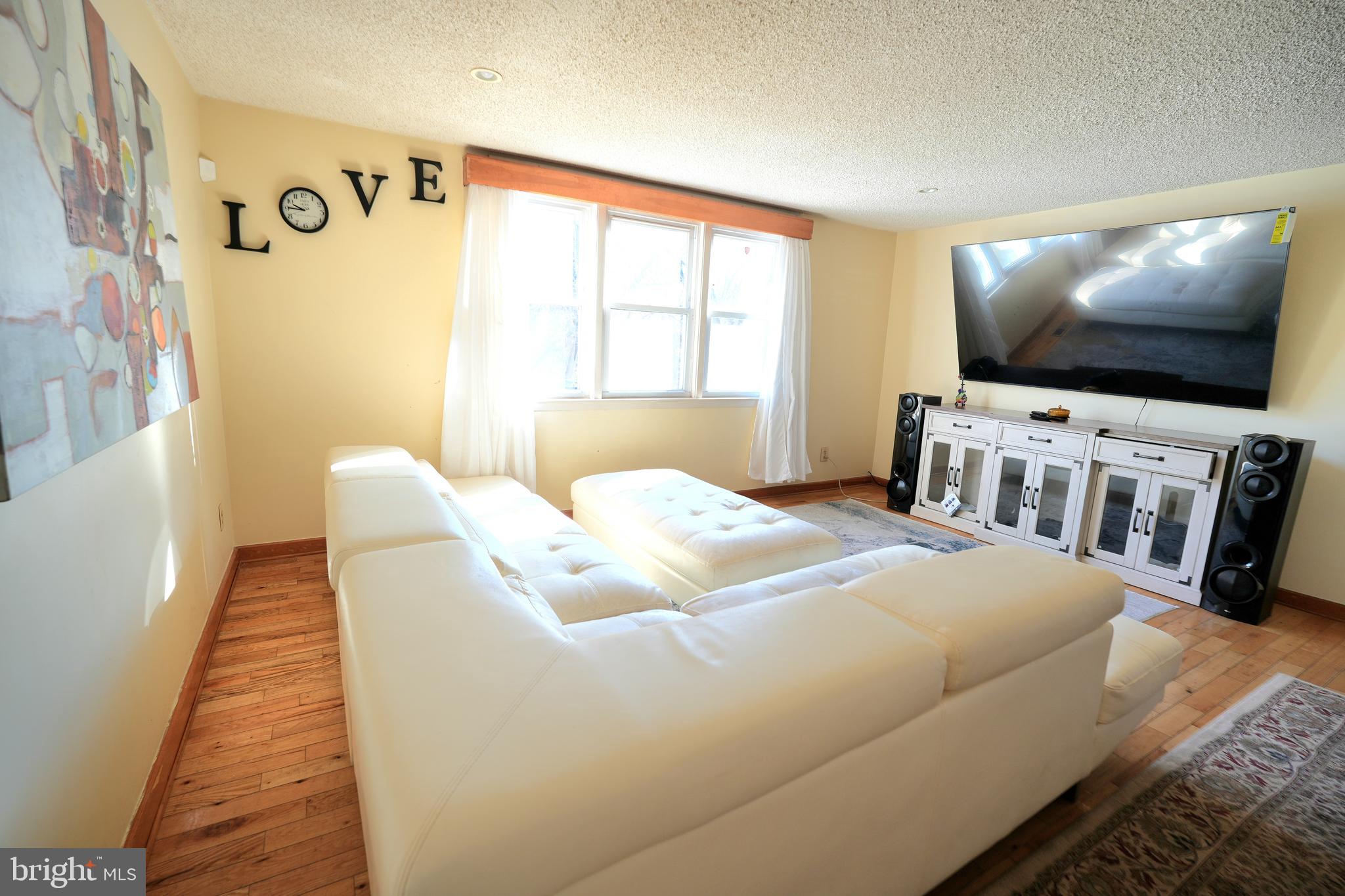 ASHTON-WOODENBRIDGE - Residential