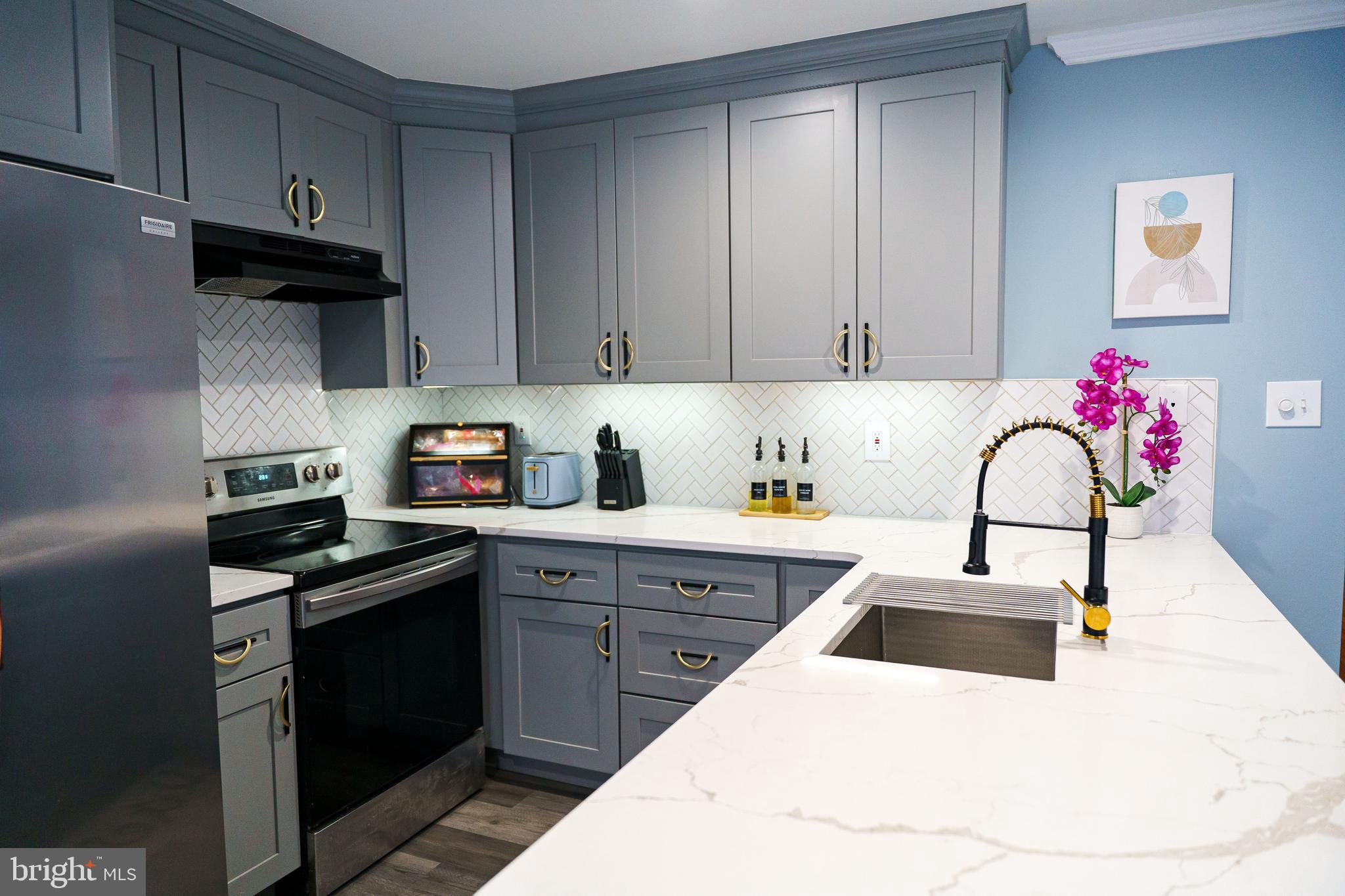 WHISPERING MEADOW - Residential