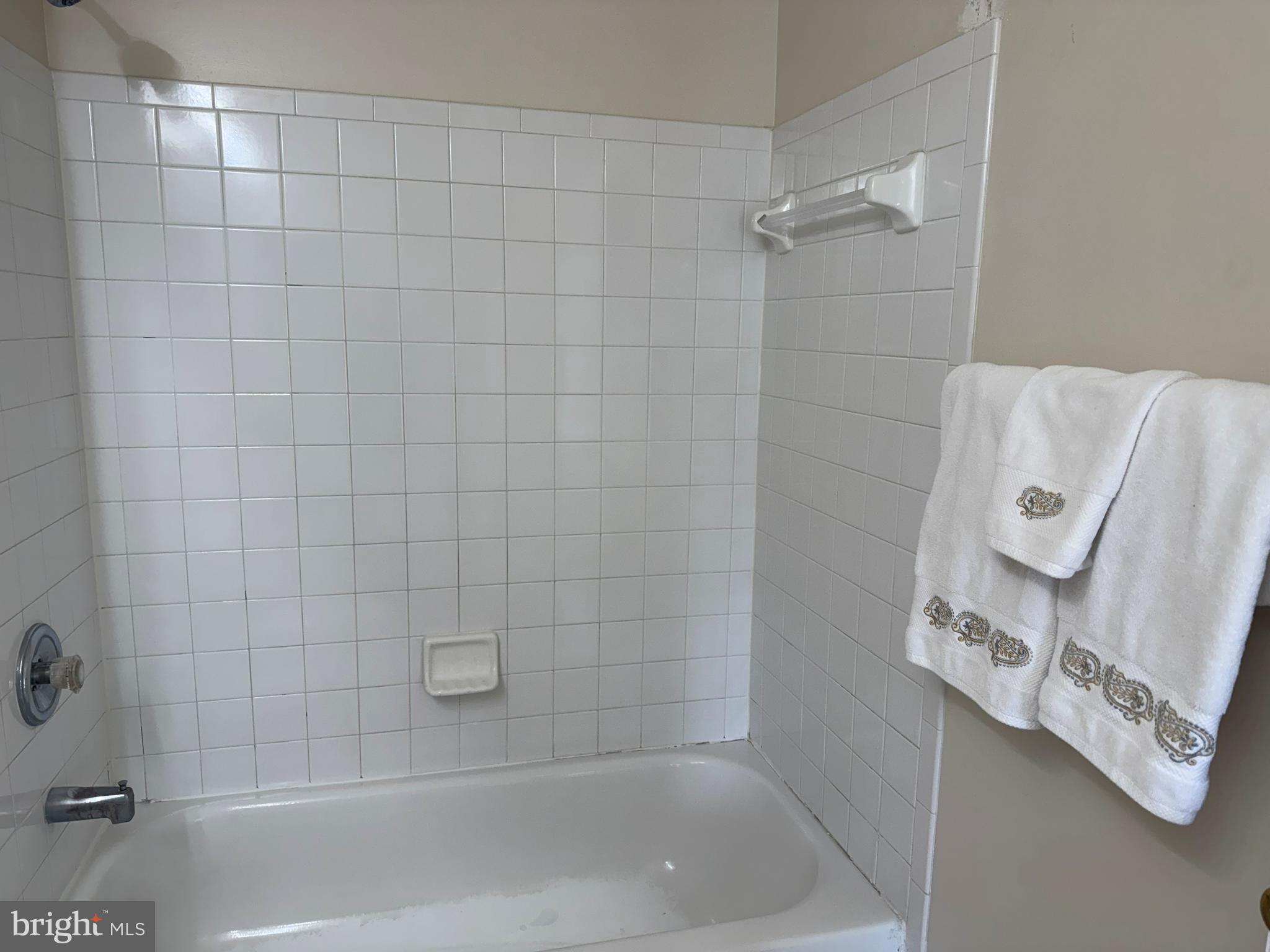 KENSINGTON COURTS - Residential