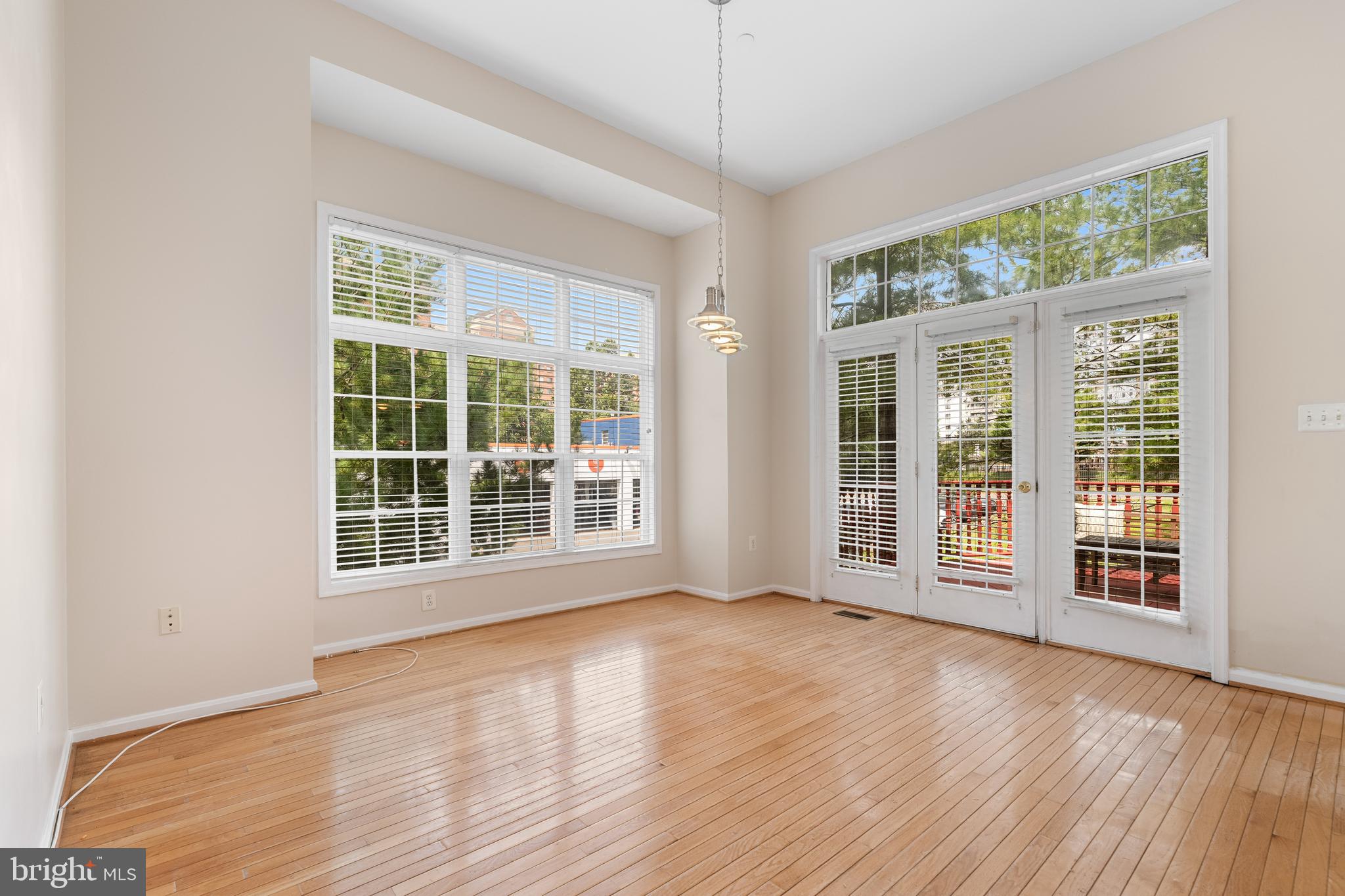 KENSINGTON COURTS - Residential