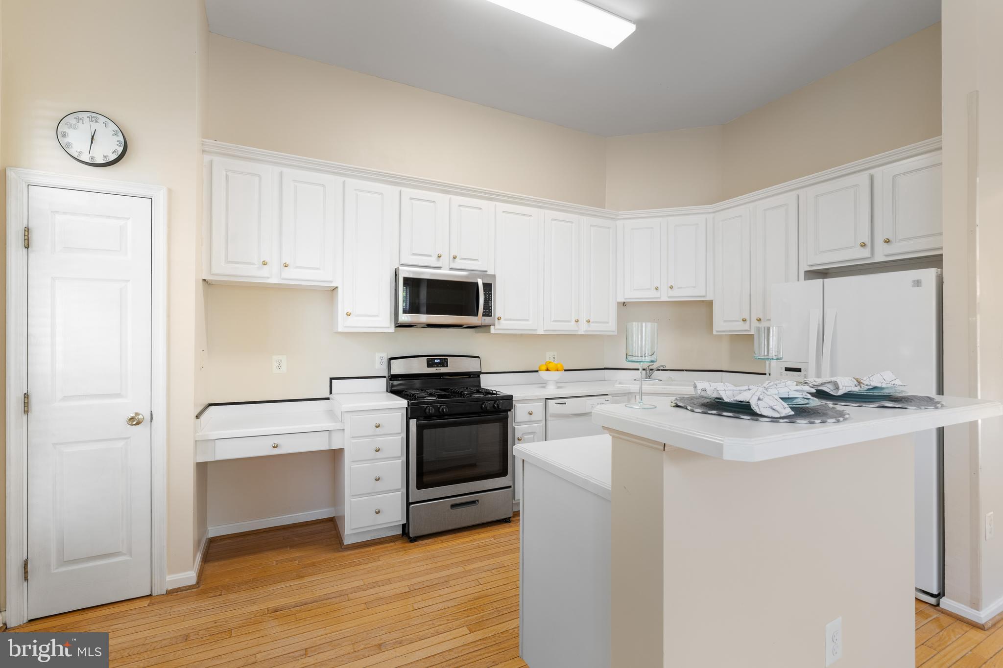 KENSINGTON COURTS - Residential