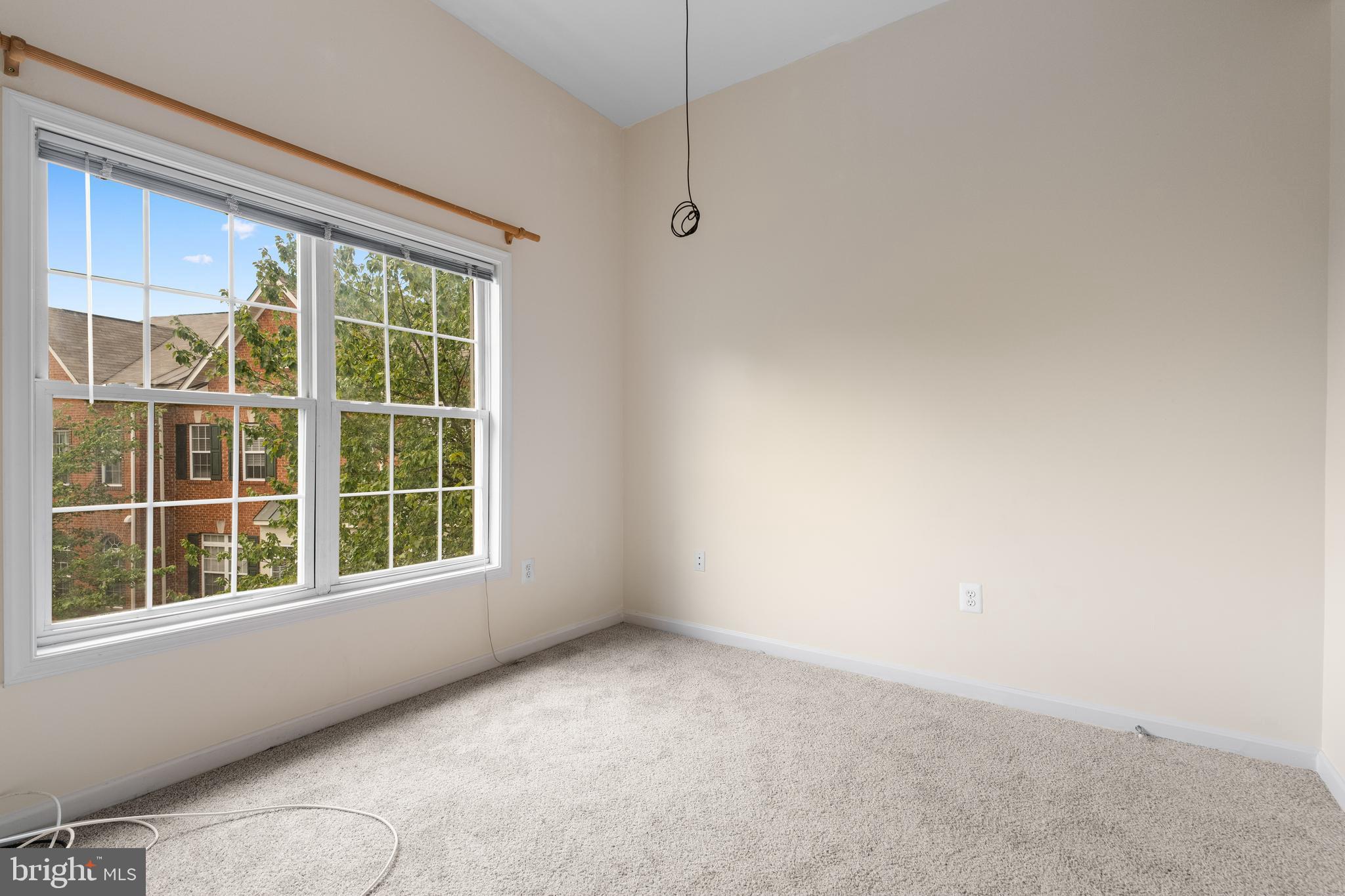 KENSINGTON COURTS - Residential