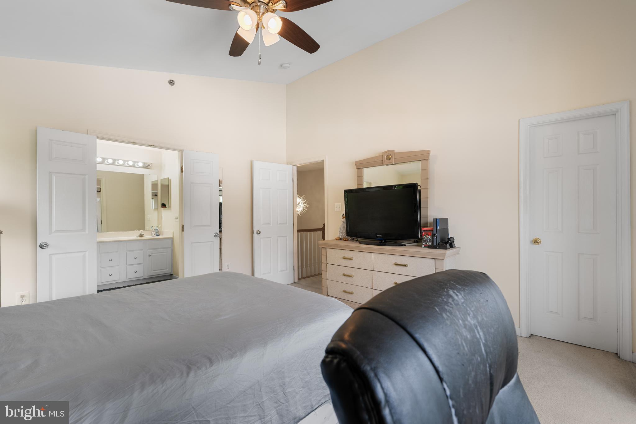 KENSINGTON COURTS - Residential