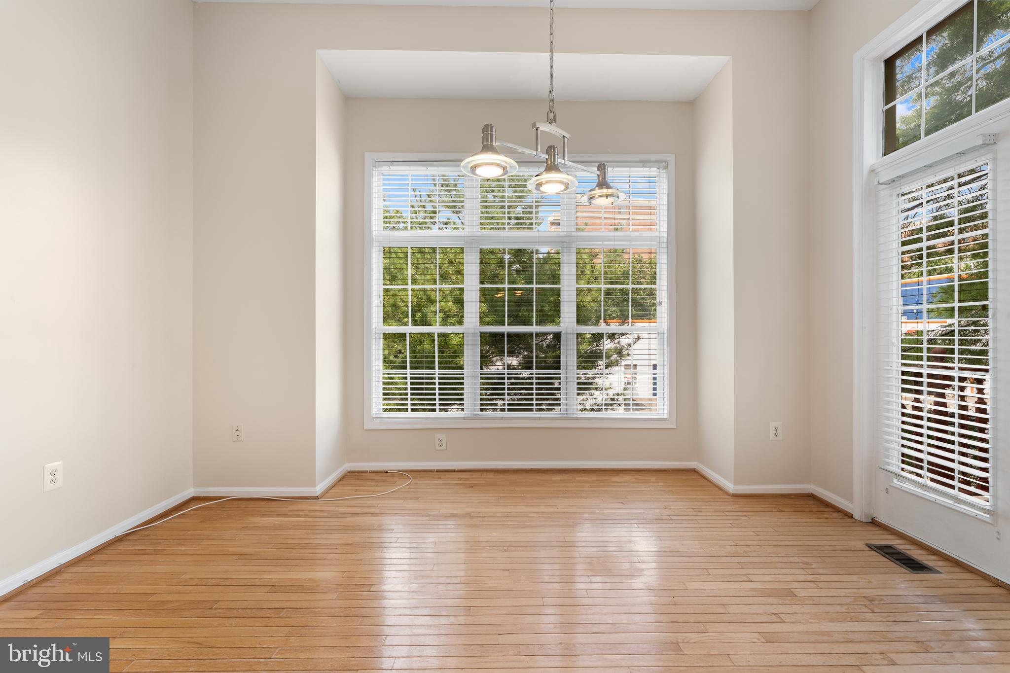 KENSINGTON COURTS - Residential