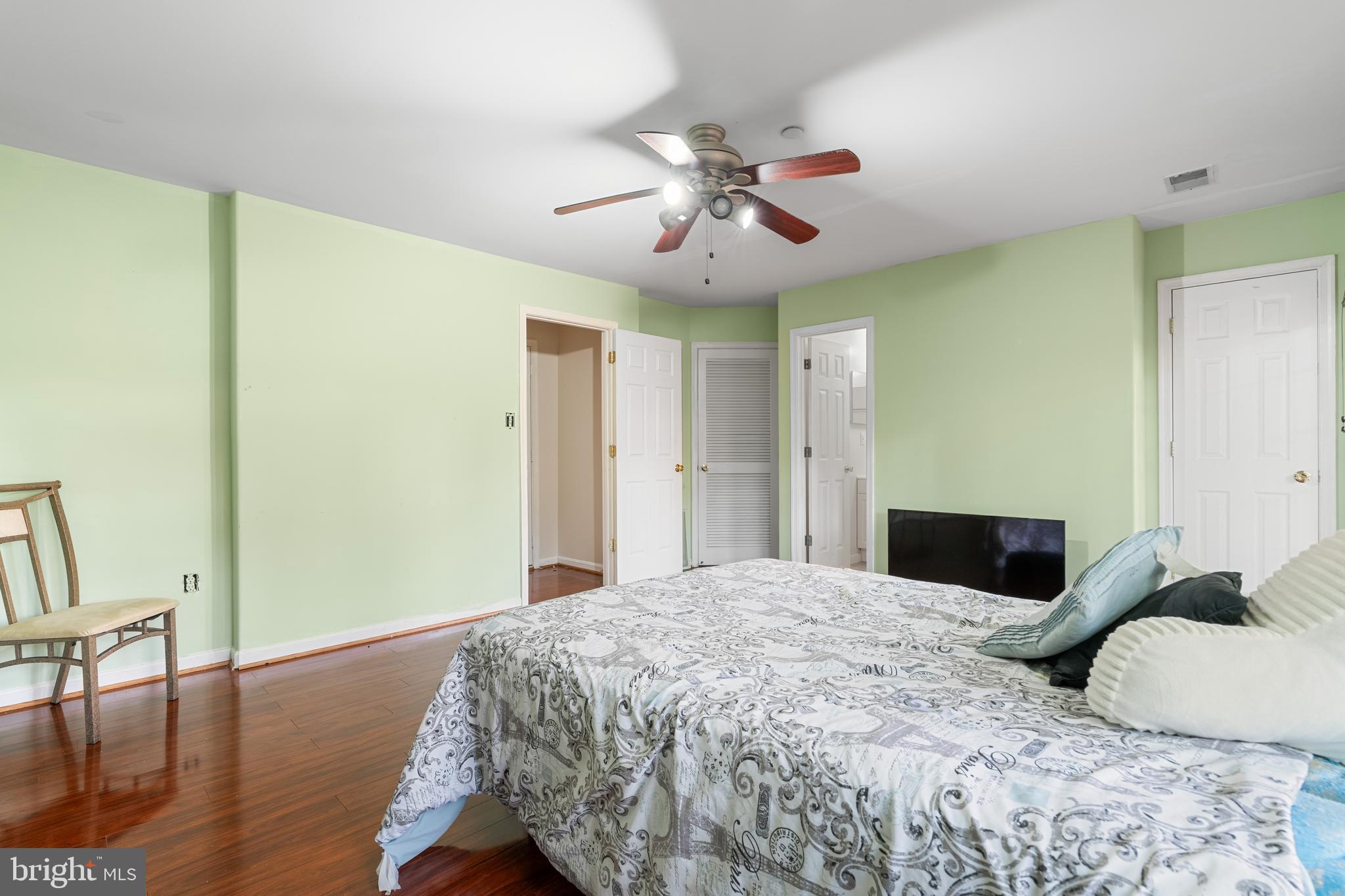 KENSINGTON COURTS - Residential