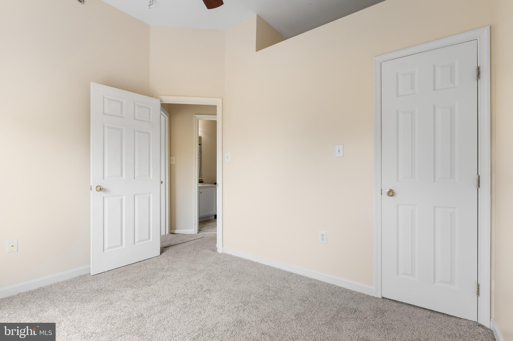 KENSINGTON COURTS - Residential