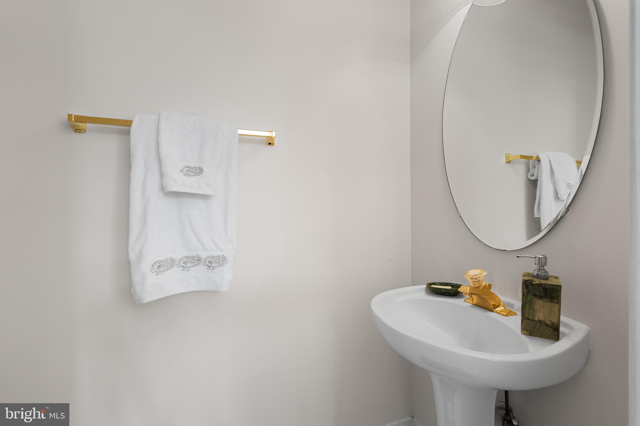 KENSINGTON COURTS - Residential