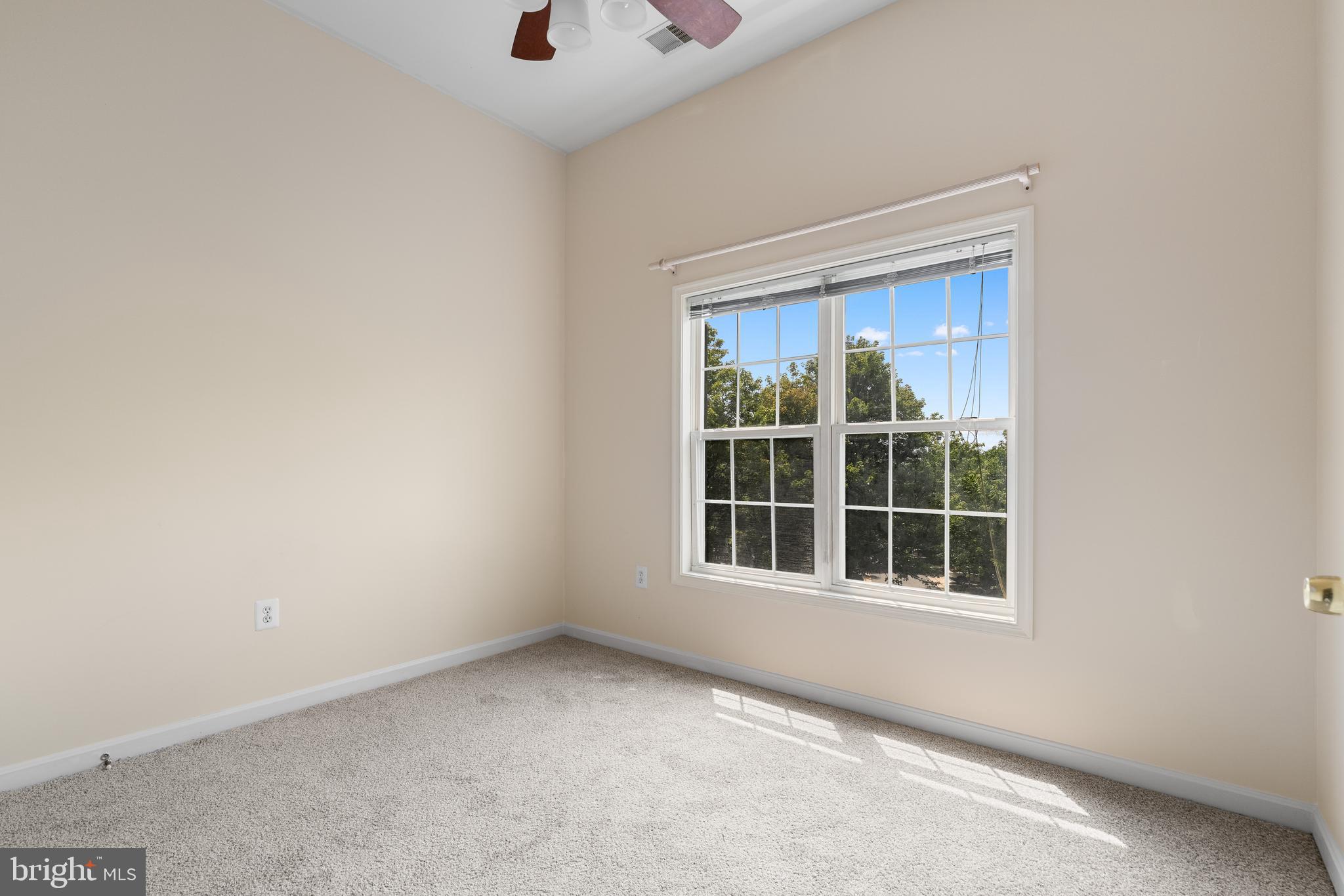 KENSINGTON COURTS - Residential