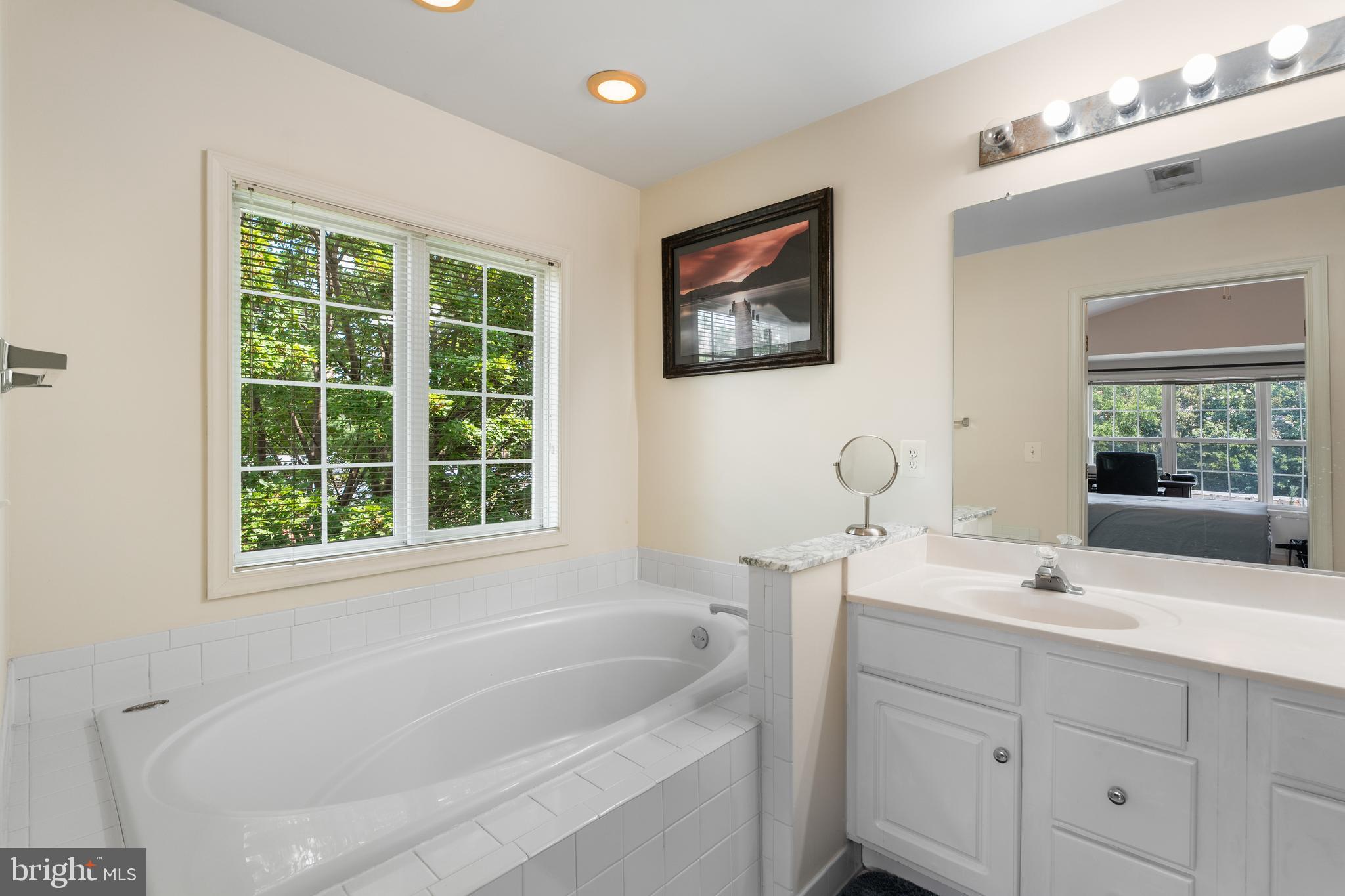 KENSINGTON COURTS - Residential